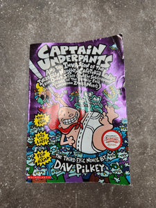 Captain Underpants and the Invasion of the Incredibly Naughty Cafeteria Ladies from Outer Space: Color Edition (Captain Underpants #3)